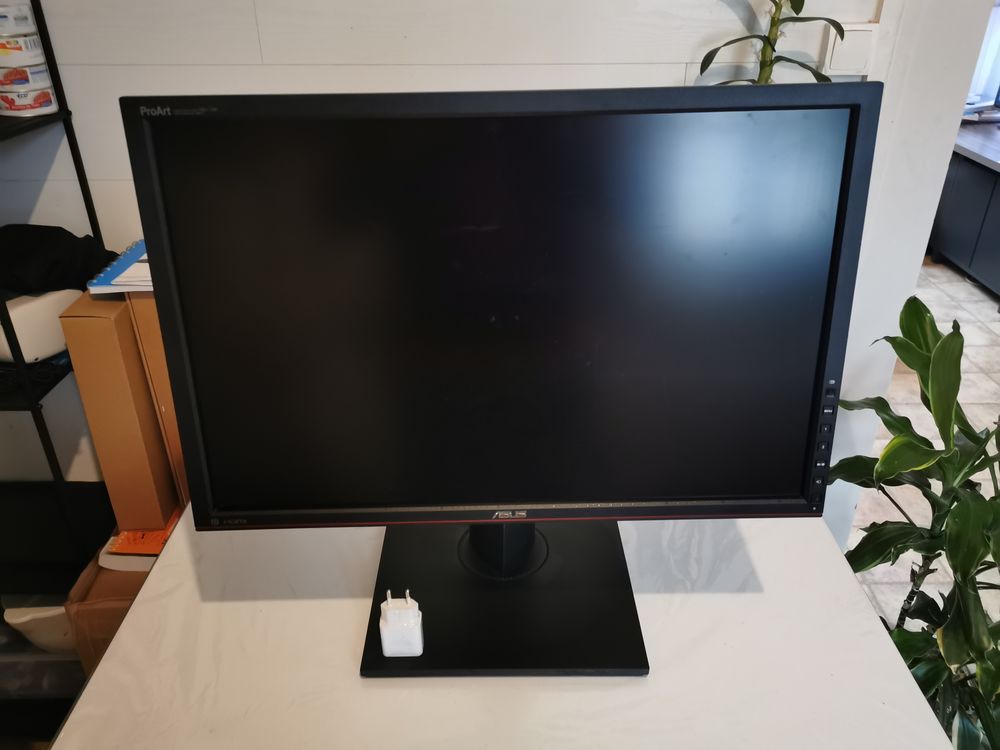 Asus ProArt PA248Q. Meubles