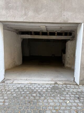  Parking / Garage à louer 20 m²