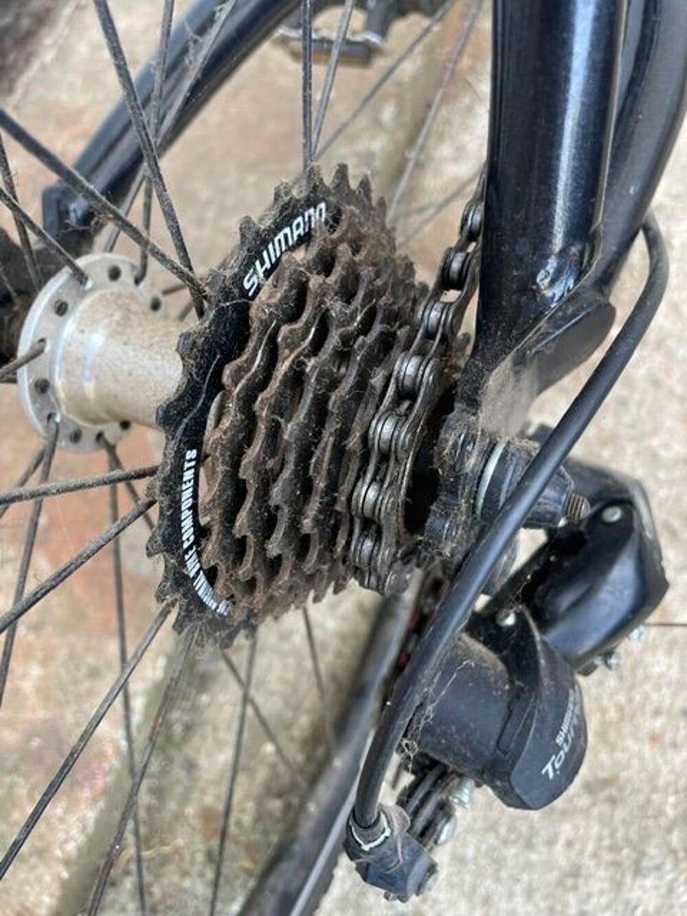 V&eacute;lo de ville noir avec suspension avant Vélos