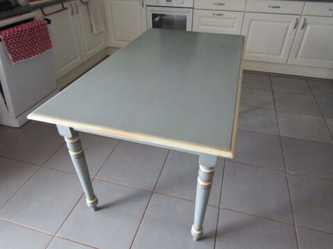 TABLE EN BOIS COULEUR GRISE 20 Le Champ-Saint-P�re (85)