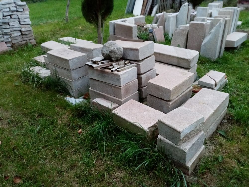 Bordure et pav&eacute;s en GRANIT. Jardin