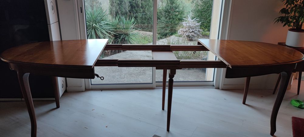 table ovale en meurisier , 8 chaises Meubles