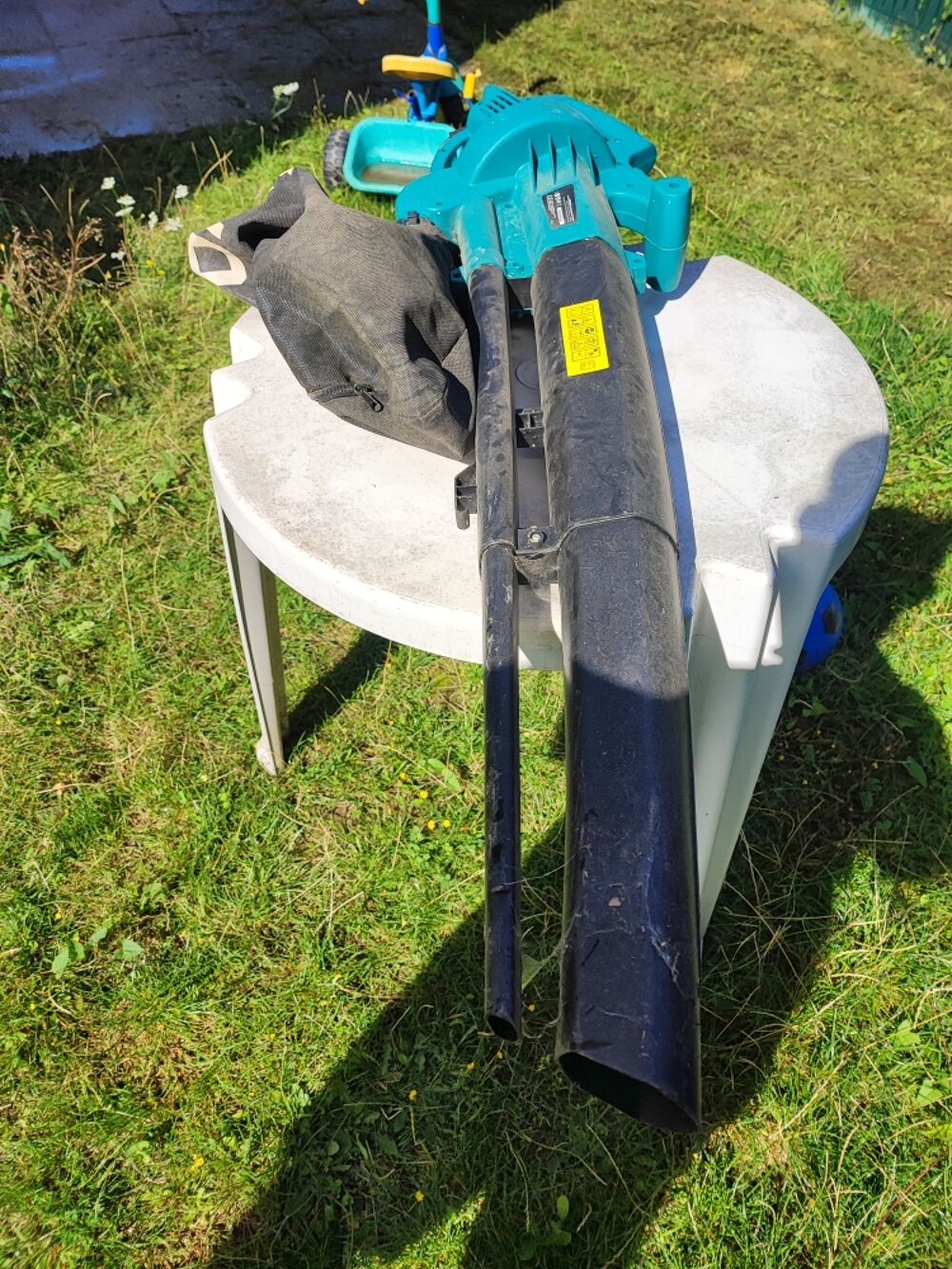 souffle aspirateur broyeur en excellent &eacute;tat Jardin