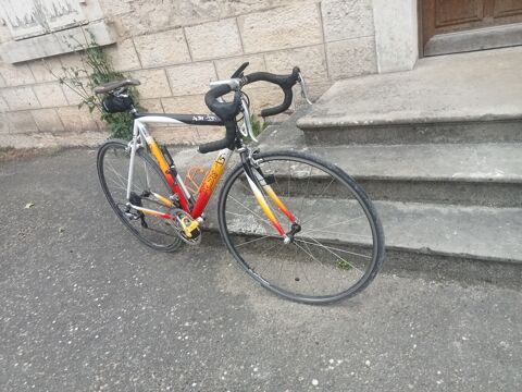V�lo de route cadre color� Porcieu-Amblagnieu (38)