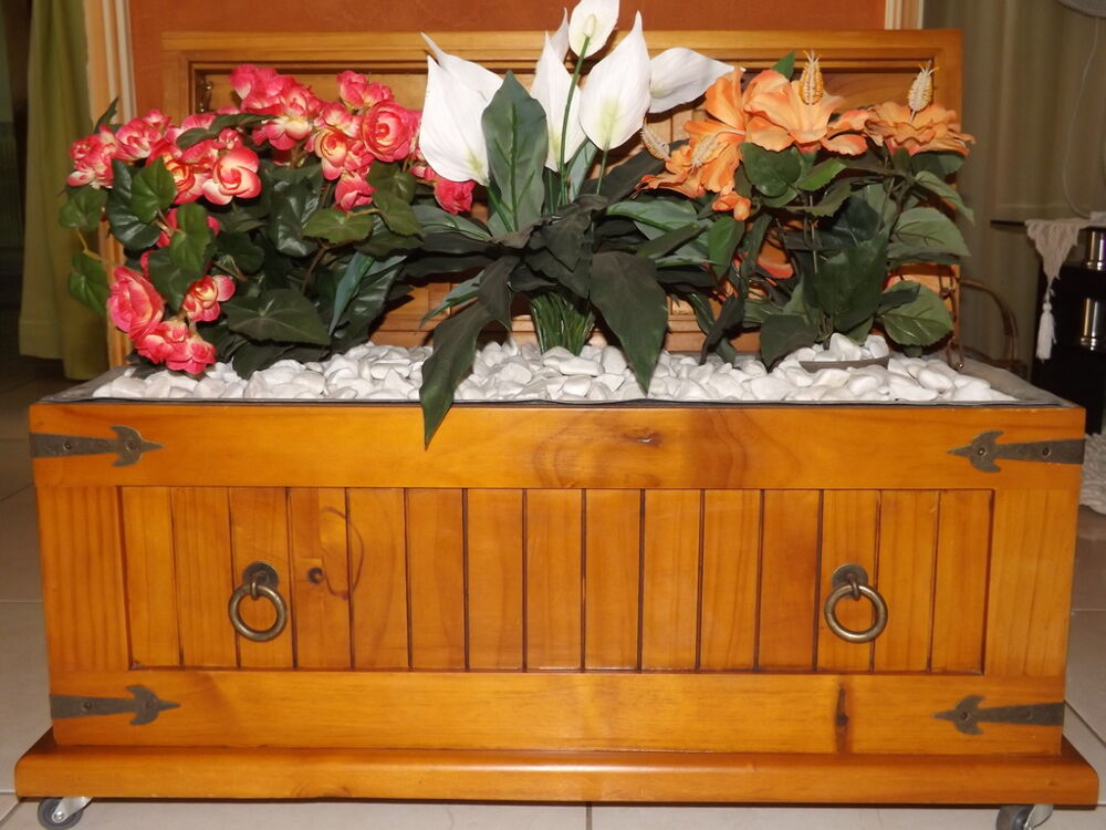 Jardini&egrave;re en bois avec fleurs artificielles Décoration