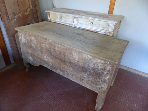 maie  ancienne en ch�ne � restaurer 
Montlu�on (03)