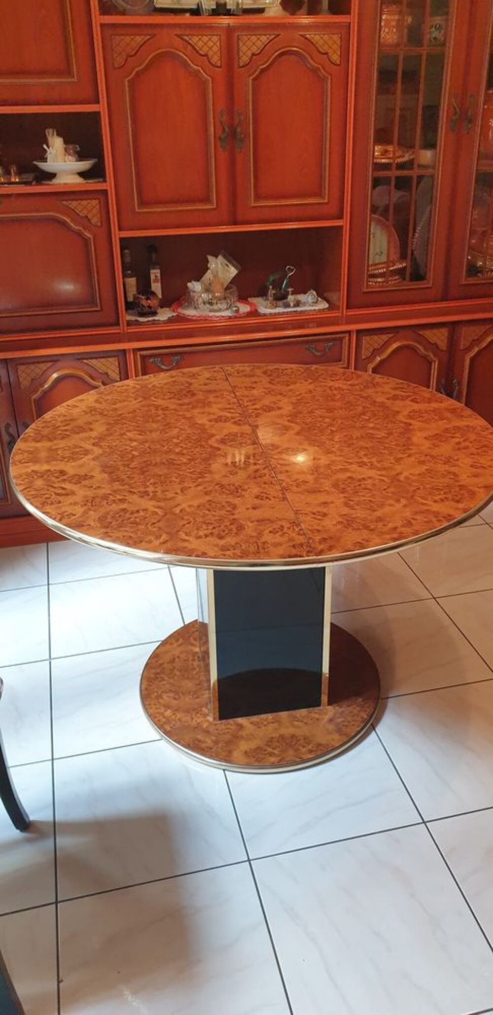 Table &agrave; manger avec rallonge + 4 chaises Meubles