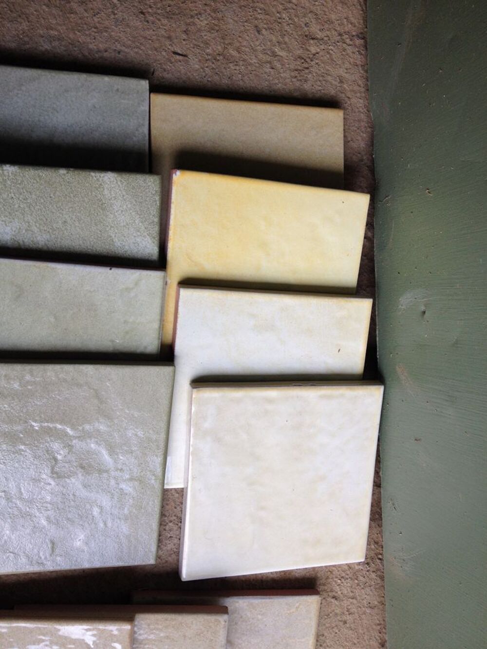 Lot de 123 petits carreaux de carrelage de diverses couleurs Bricolage
