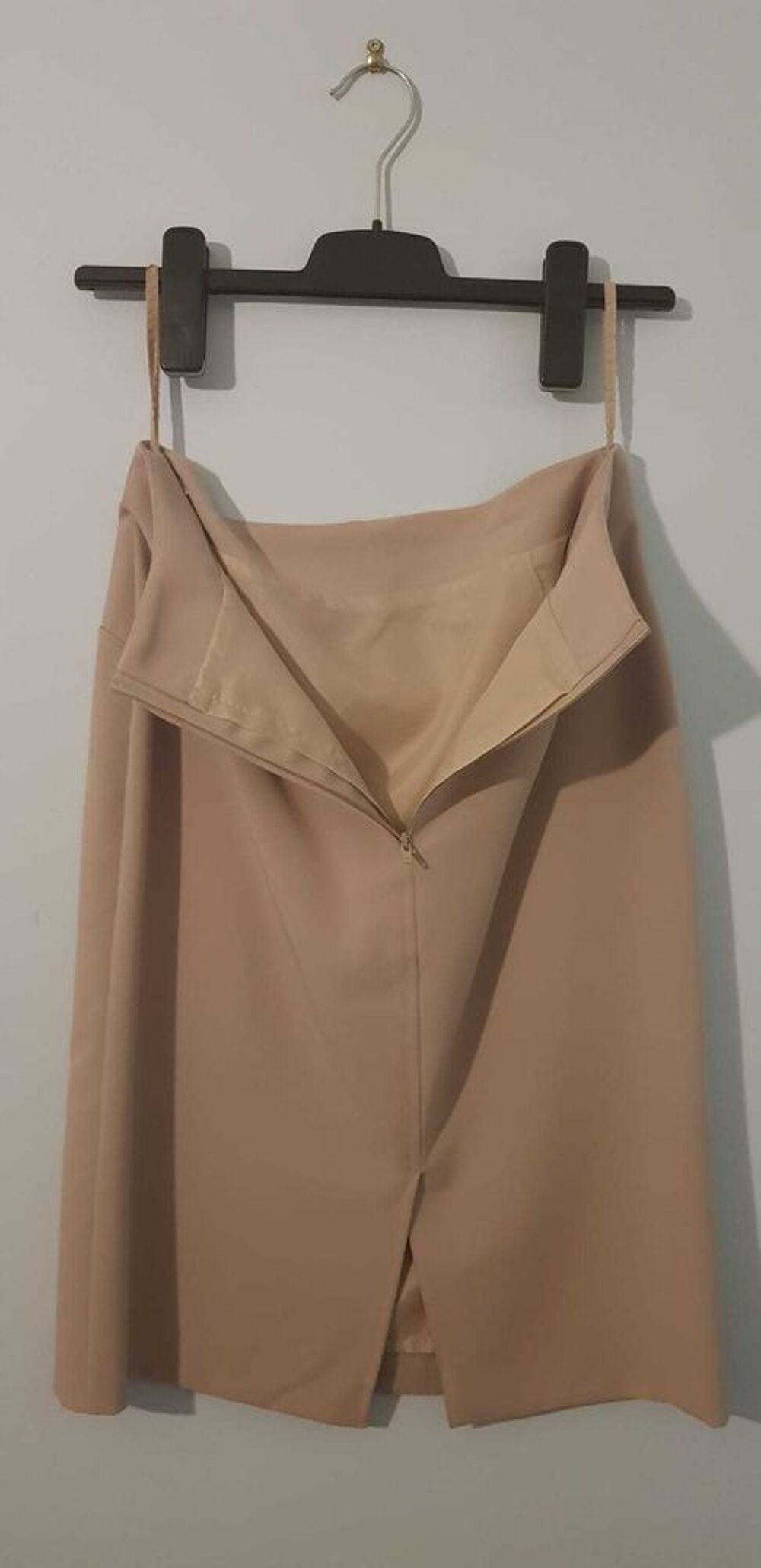 Tailleur jupe femme beige, tr&egrave;s peu port&eacute;, taille 38/M Vêtements