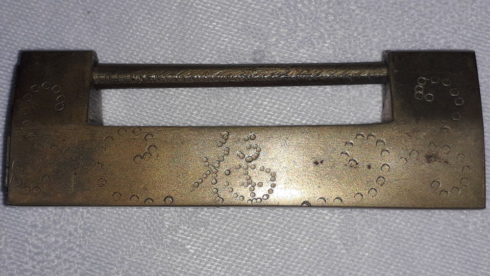 Ancien cadenas &agrave; lame
