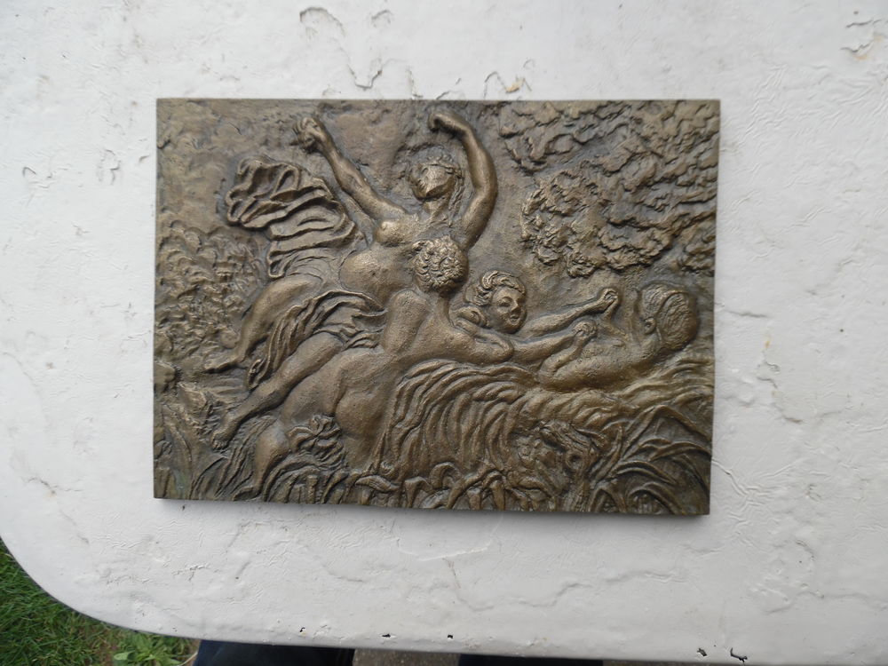 bas relief en bronze sc&egrave;ne erotique . 