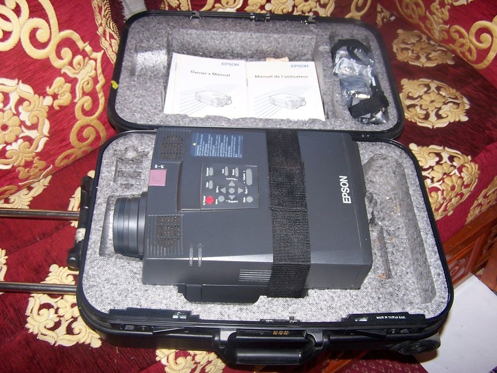 Projecteur multimedia Epson EMP7100 Photos/Video/TV