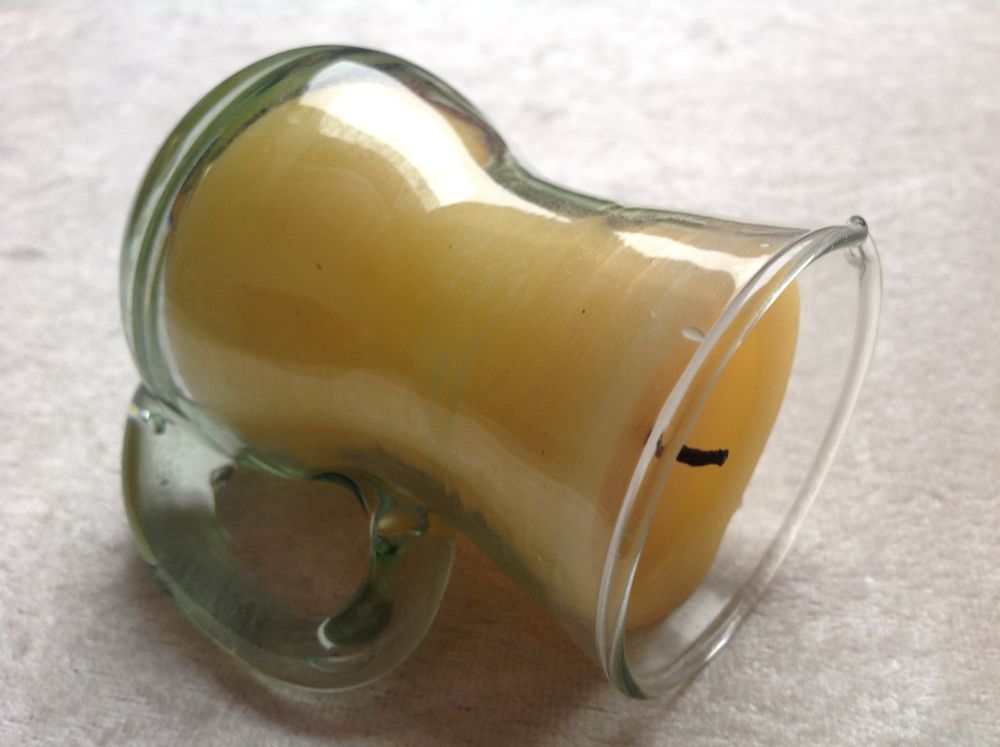 BOUGIE PARFUM&Eacute;E EN VERRE AVEC ANSE Envoi Possible
Décoration