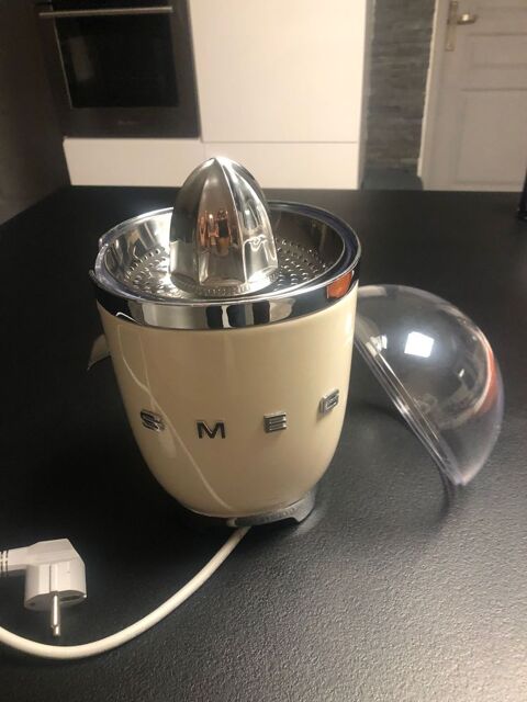 Presse-agrumes Smeg 135 Bordeaux (33)