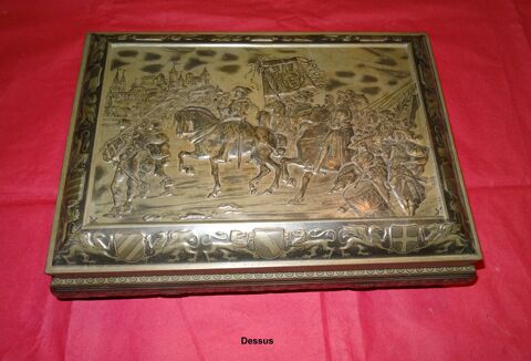 ANCIENNE & RARE BELLE GRANDE BOITE A BISCUITS 55 Sergines (89)