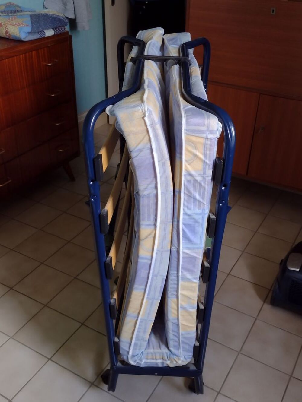 lit pliant 80x190 peu servi
Meubles