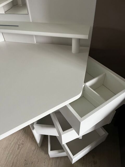 Coiffeuse  180 Luxeuil-les-Bains (70)