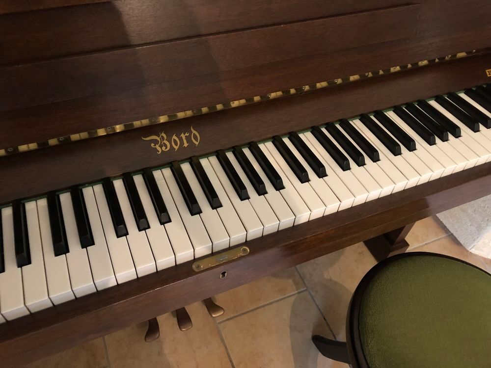 Piano droit Instruments de musique