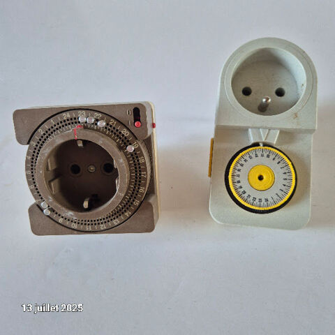Lot de 2 prises programmateurs ou minuteurs, d'origine Franc 5 Saumur (49)