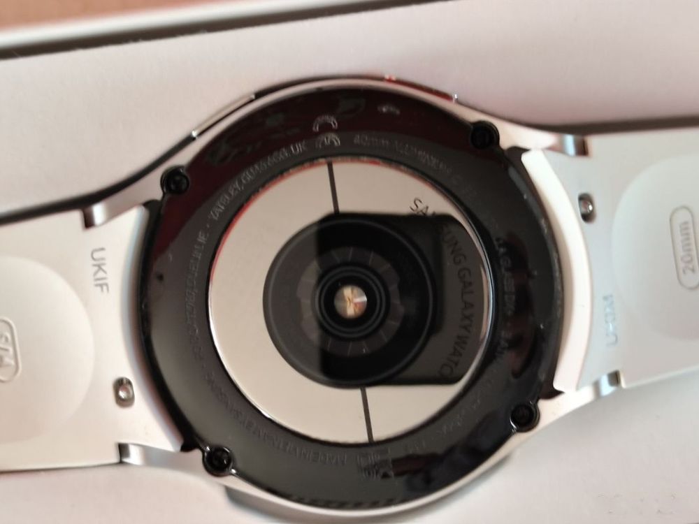 Samsung galaxy watch 4 &eacute;tat neuf Bijoux et montres