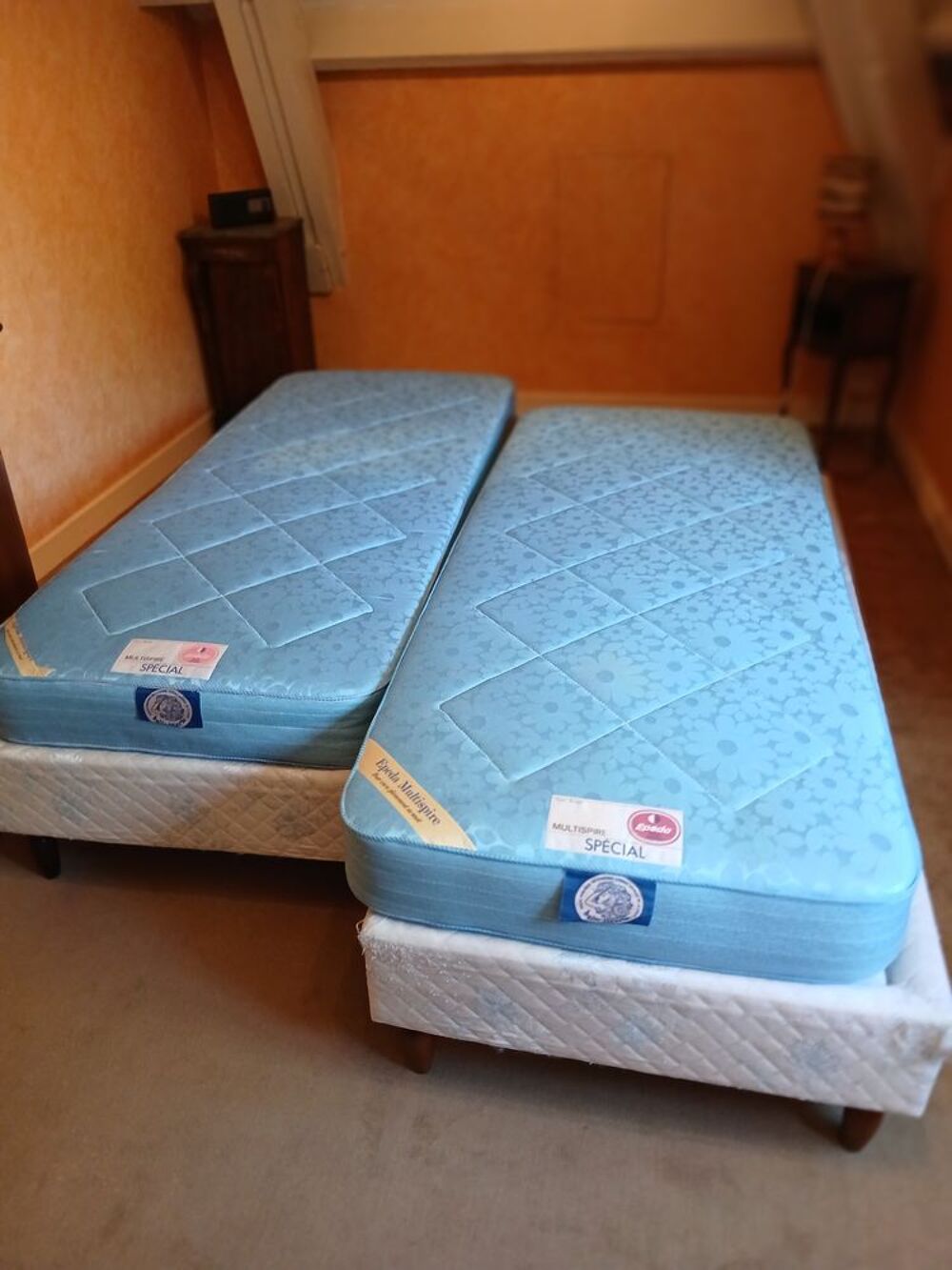 1 lot de 2 matelas epeda multispires 1m,80 sur 0m,80 Meubles
