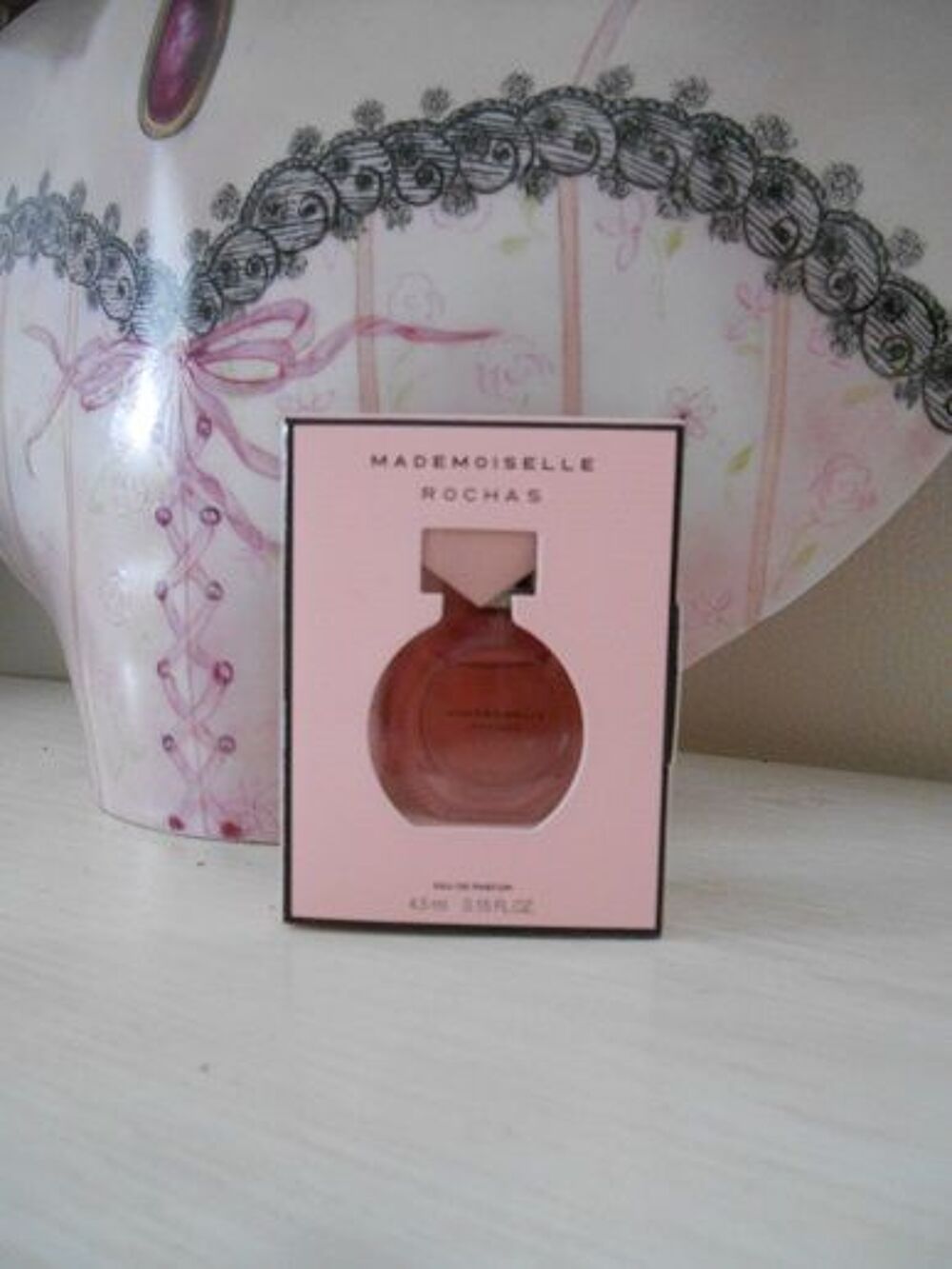 Miniature de parfum &quot; MADEMOISELLE ROCHAS &quot; 