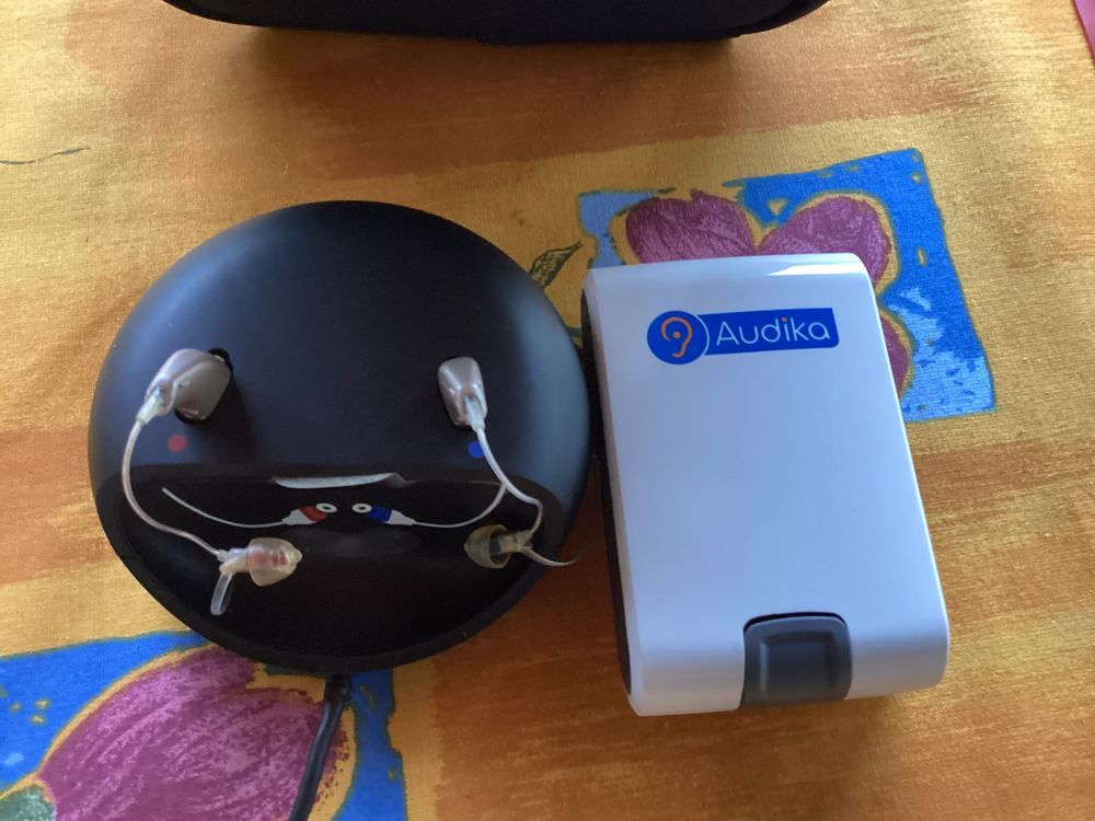 Paire d'appareils auditifs rechargeables Audika Full F500 miniRITE R + chargeur Accessoires