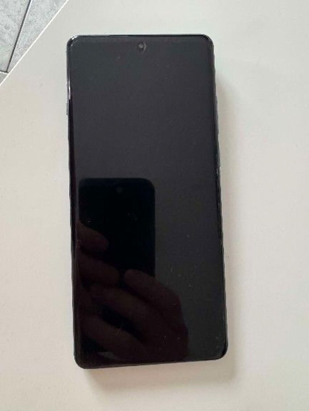 Smartphone One Plus 12, &eacute;tat comme neuf . Achat f&eacute;vrier 2024 Téléphones et tablettes