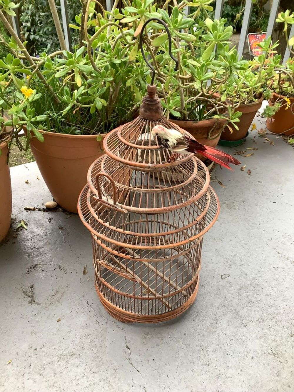 Tr&egrave;s jolie cage &agrave; oiseaux artisanale rapport&eacute;e de Singapour Décoration