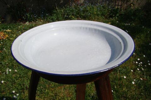 Ancienne bassine en t�le �maill�e � fond plat - Epoque 1900
20 Gargenville (78)