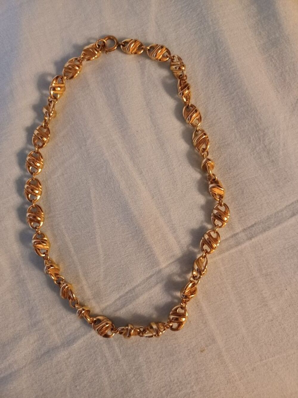 collier grain de caf&eacute; plaque dame Bijoux et montres