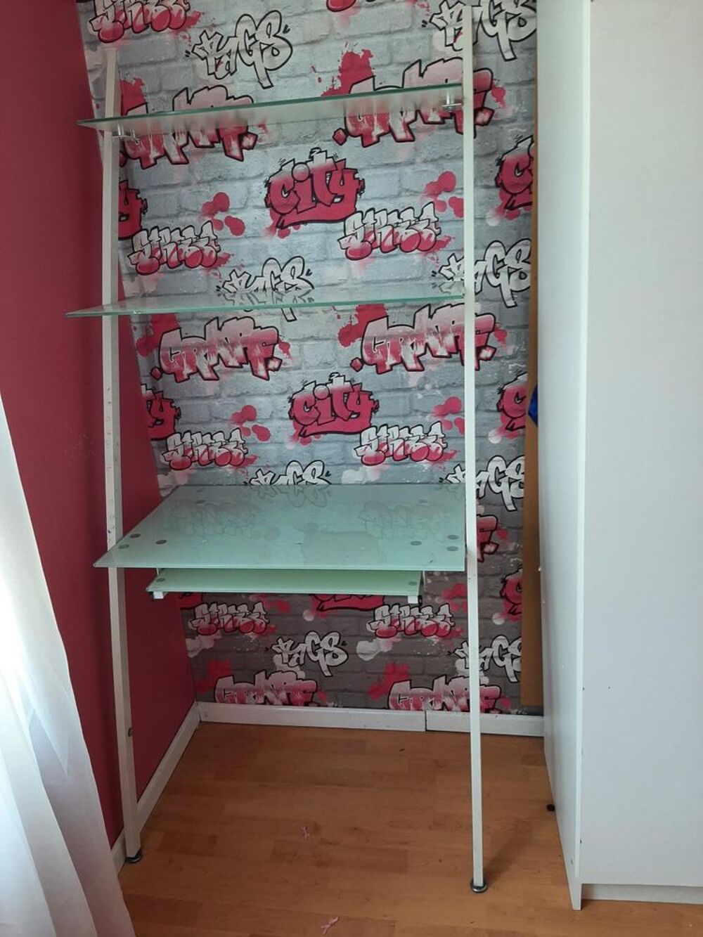 bureau en verre 
Meubles