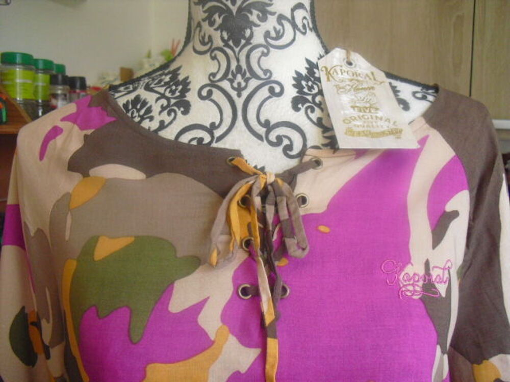 BLOUSE color&eacute;e a motifs &eacute;tiquett&eacute;e NEUVE KAPORAL TAILLE S Vêtements