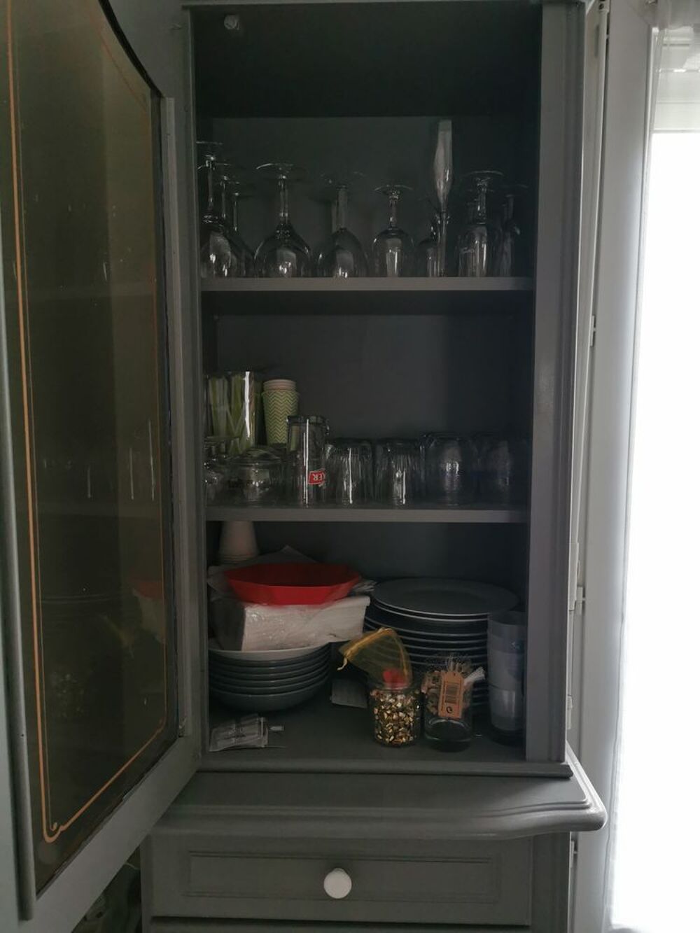 Vaissellier en bon &eacute;tat Meubles