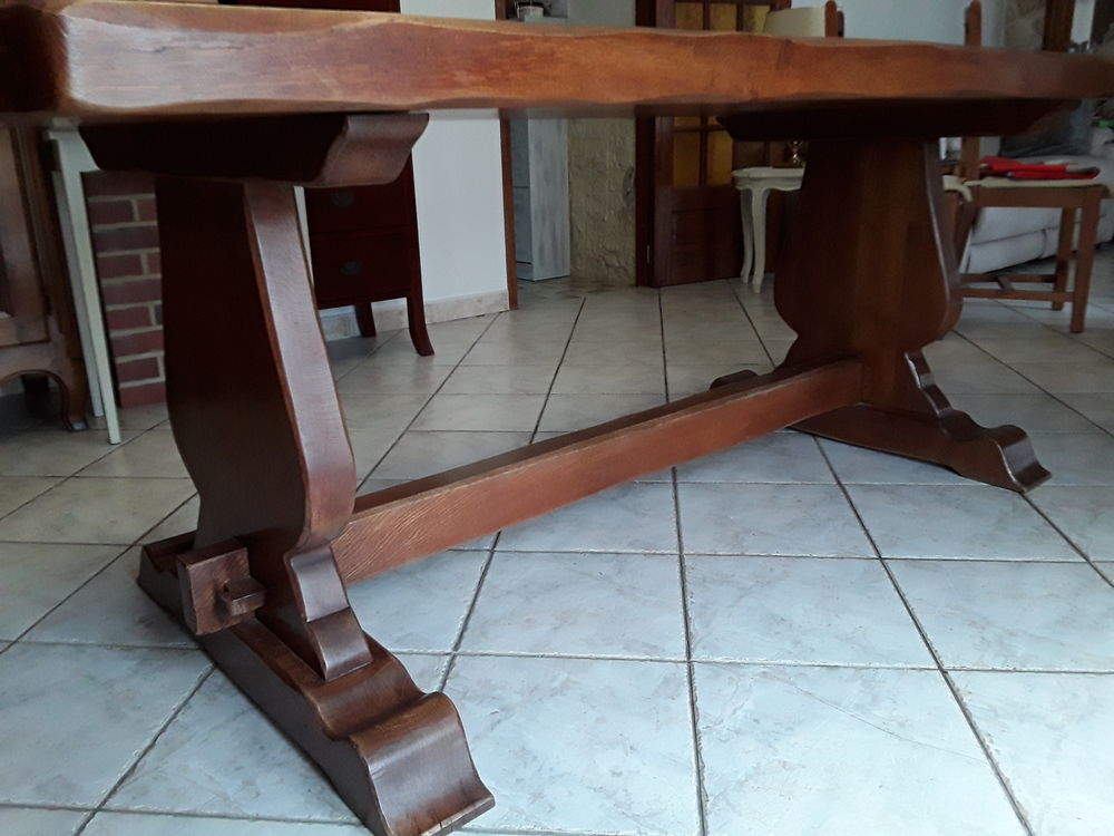 Tr&egrave;s belle table style Monast&egrave;re ch&ecirc;ne massif Meubles