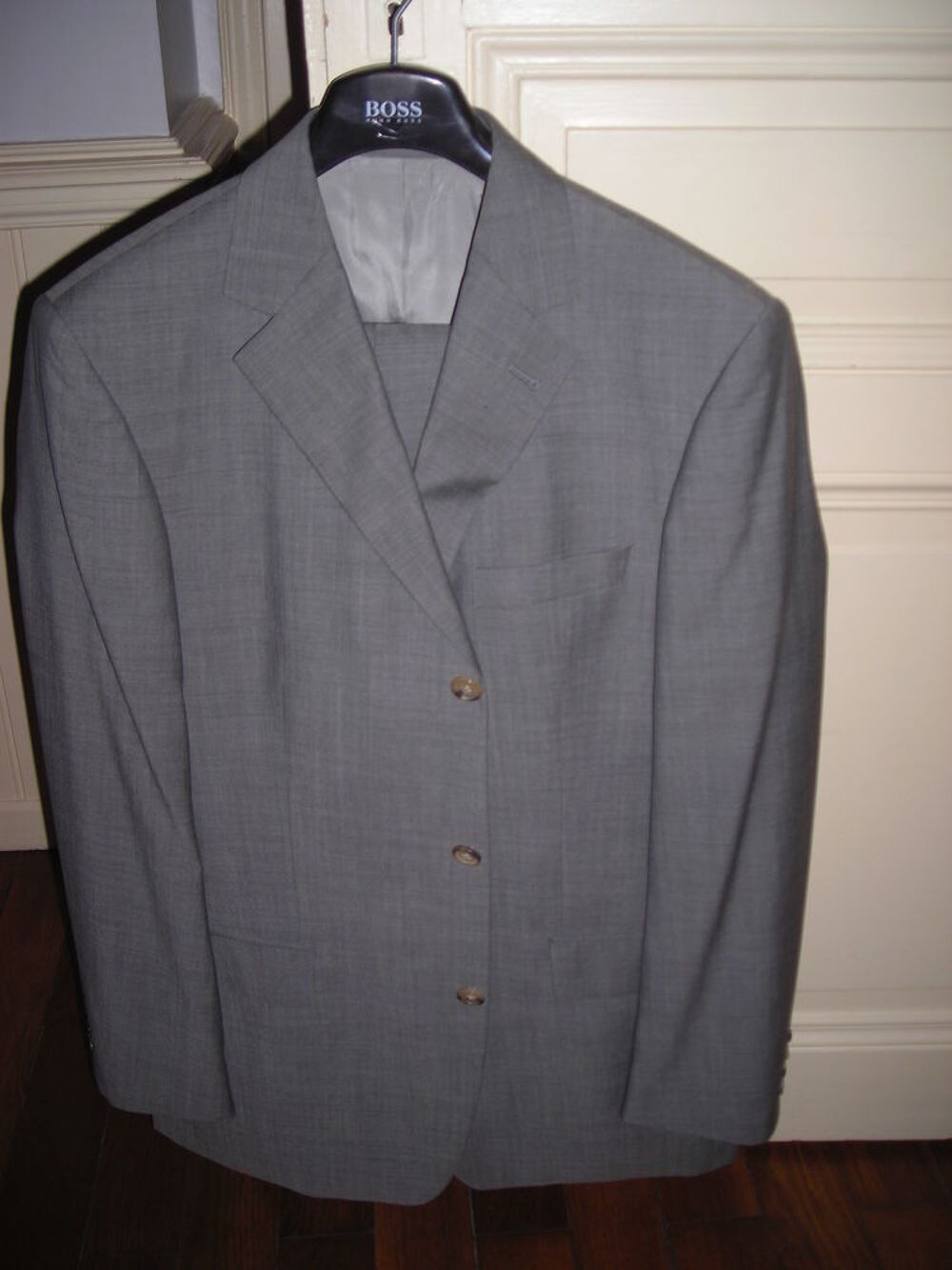 Costume HUGO BOSS GRIS CLAIR ETAT NEUF Vêtements