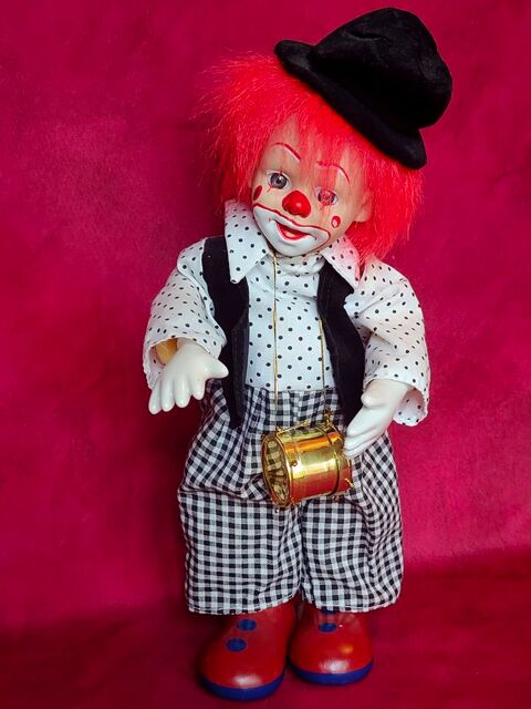 Clown musical '' joueur de tambour'' 10 Avermes (03)