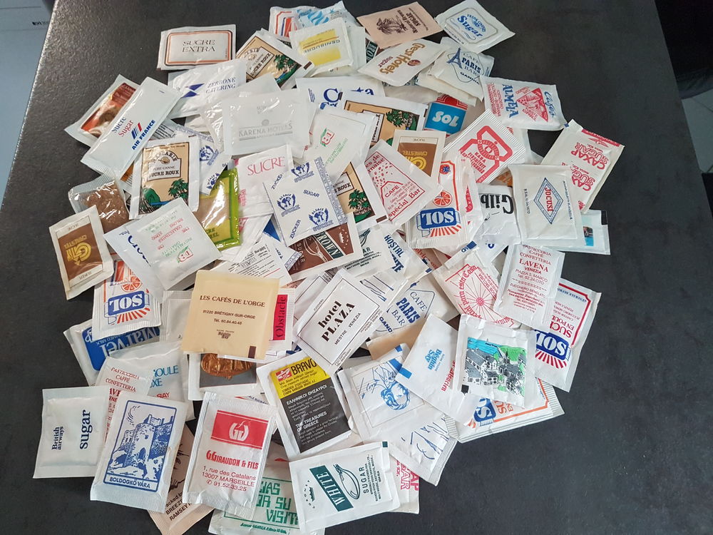 TRES TRES GROS LOT DE SACHETS ET SUCRES PUBLICITAIRES 