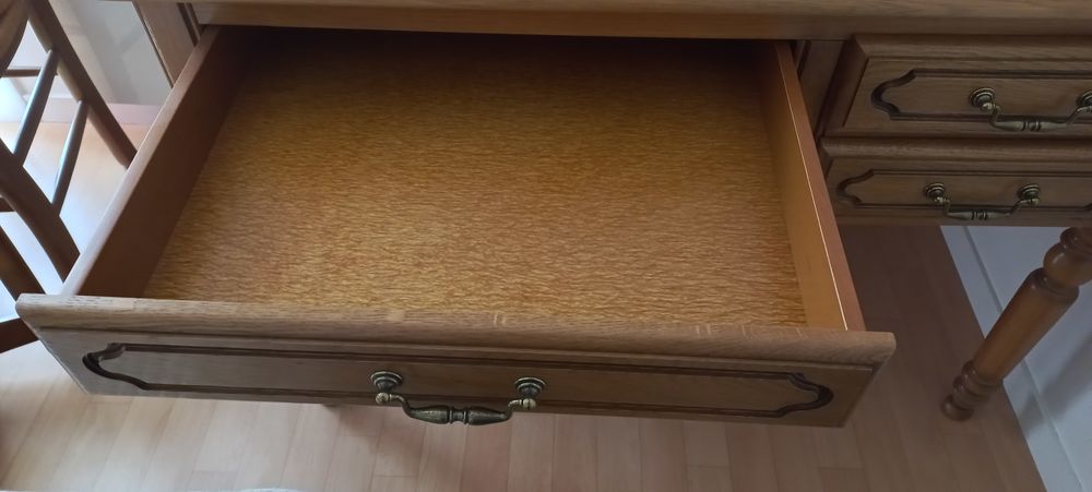 BUREAU, style Louis XIV
Meubles