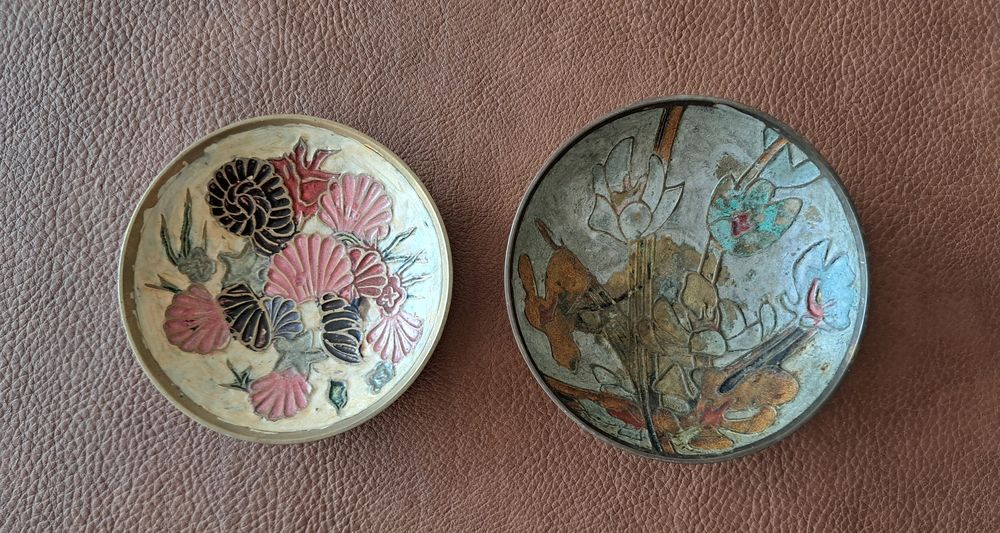 lot de 2 coupelles vide poche en m&eacute;tal laiton grav&eacute; &eacute;maill&eacute; Décoration