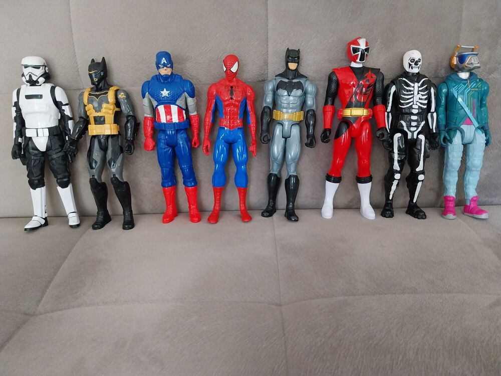 figurine de super-h&eacute;ros &agrave; vendre Jeux / jouets