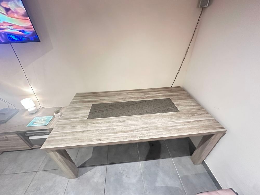 ma table de salle &agrave; manger huit personnes Meubles