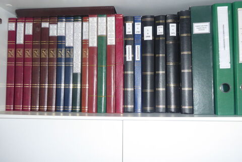 Albums de timbres neufs et oblitrs 1650 Frjus (83)