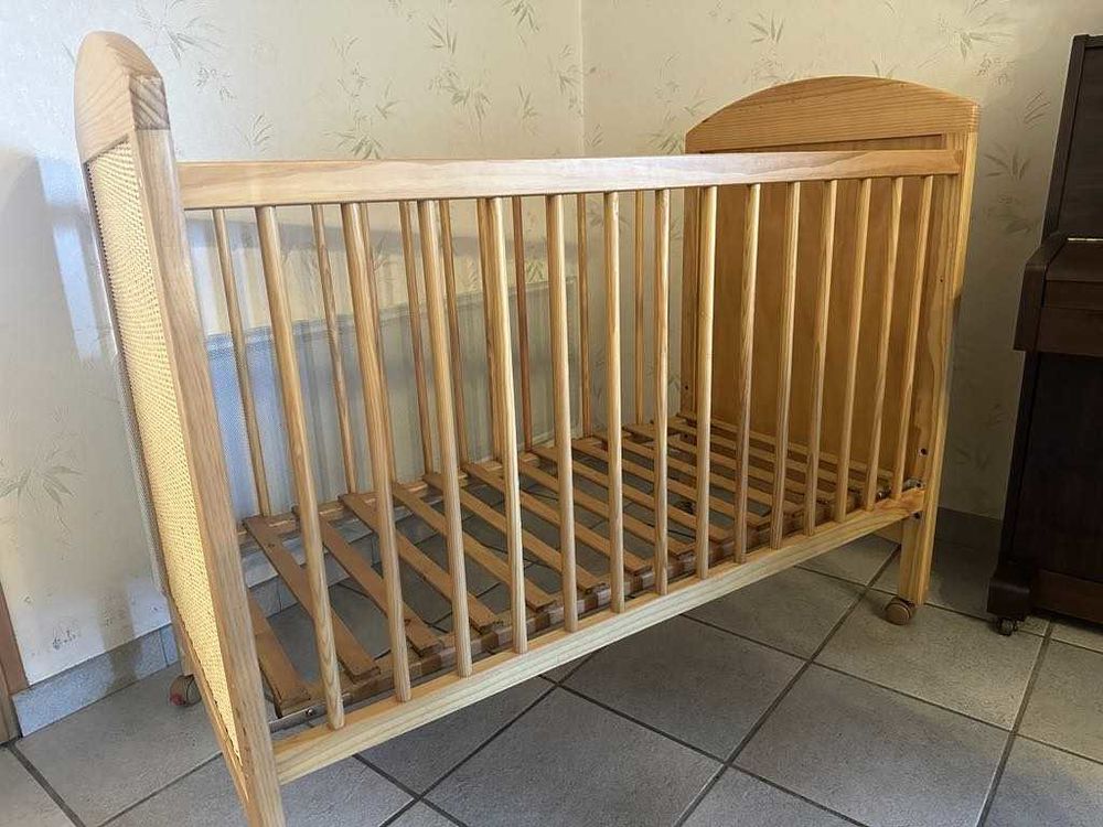 Lit &agrave; barreaux pour jeunes enfants Mobilier enfants