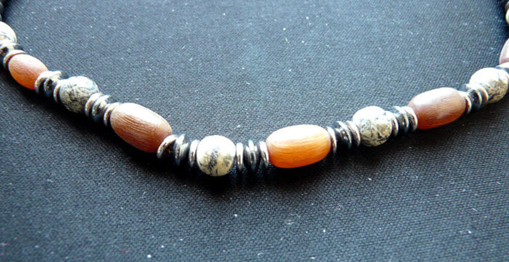 Petit Collier de perles vertes en r&eacute;sine color&eacute;es-ras-de-cou Bijoux et montres