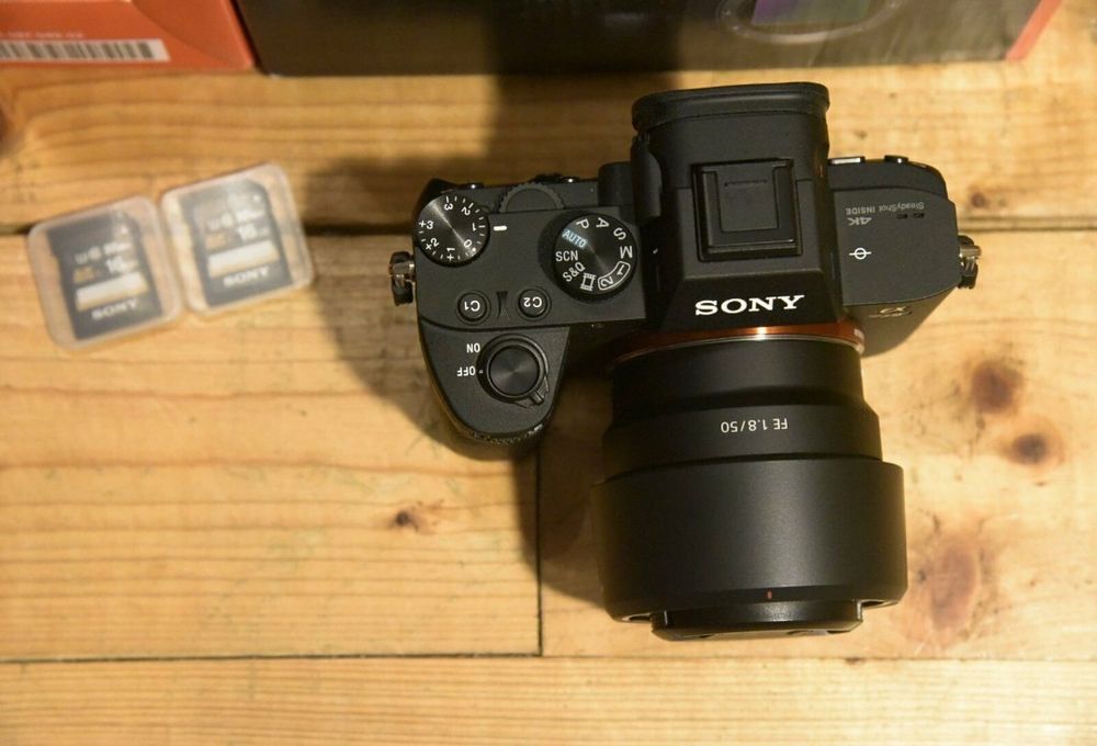 Sony A7 III / ILCE-7M3 avec l'objectif 28-70 F 3,5-5,6 mm. Photos/Video/TV