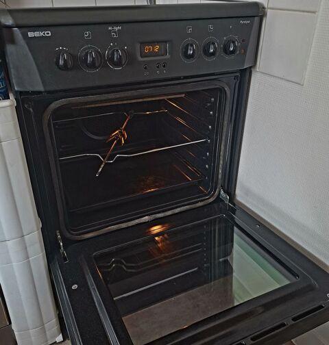 Cuisinire BEKO Vitrocramique Pyrolyse 130 Fontenay-aux-Roses (92)