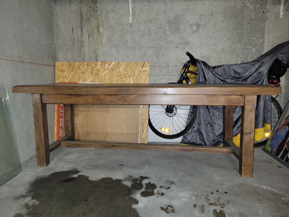 Table &agrave; manger en ch&ecirc;ne massif &agrave; d&eacute;battre Meubles