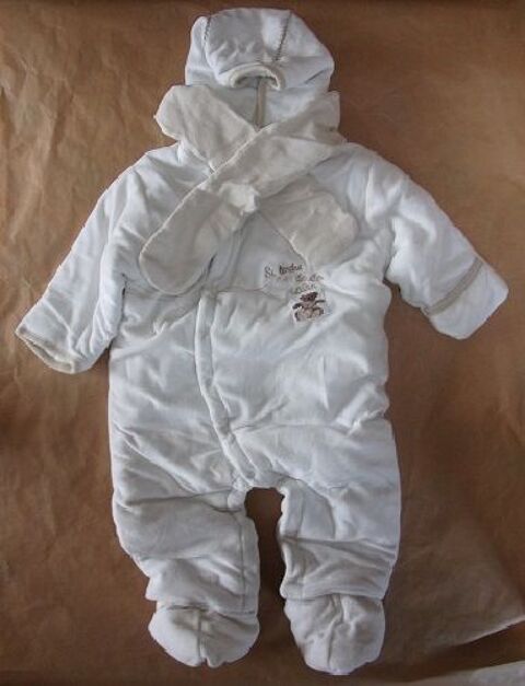 Lot de vtements en taille 12 mois 8 Montaigu-la-Brisette (50)
