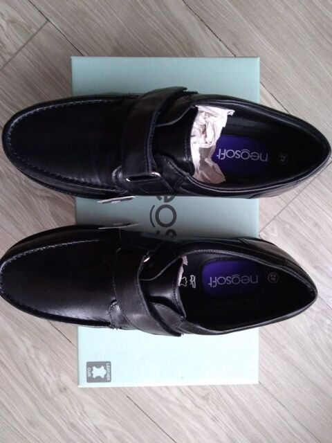 1paire de chaussure cuir noir 20 Meaux (77)